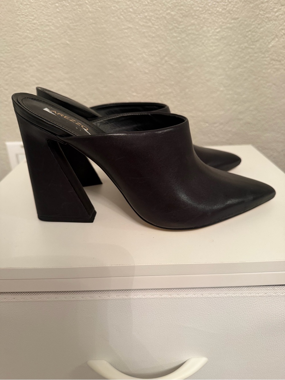 New Arezzo Avery Leather Mule Black 10